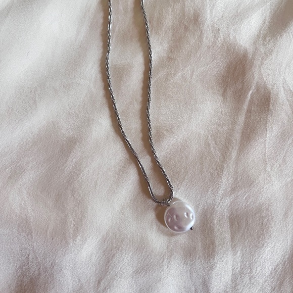 NWT 🤍 Stylish necklace "Little Mermaid" with pearl - Picture 2 of 7